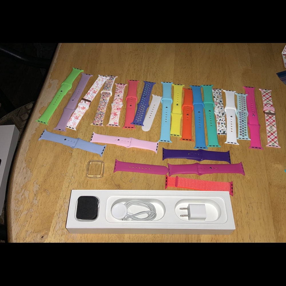 Apple Watch 4series GPS 40mm with 19 watch bands